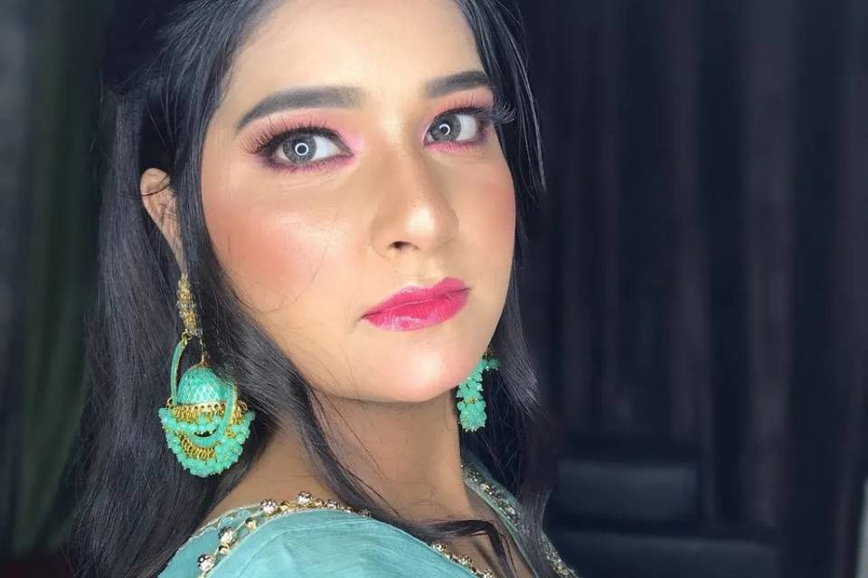 Sana Khan Makeup