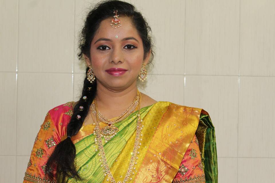 Usha - Makeup Artist