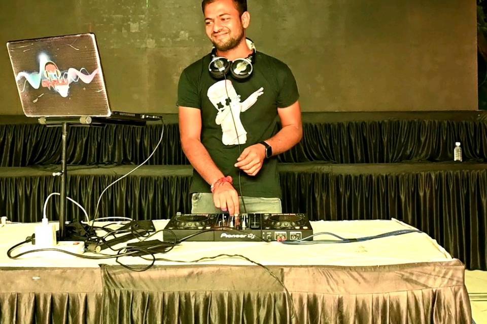 DJ Dhruv, Bhuj