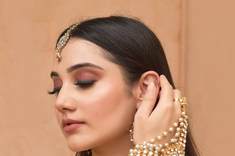Jasnain Narang Makeup Artist