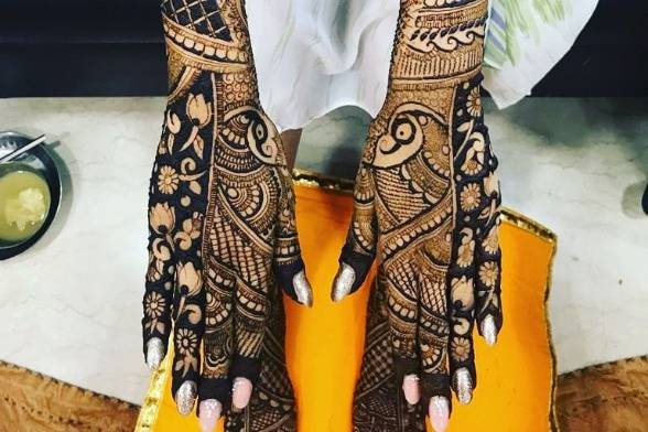 Celebrity Mehendi Artist Nirmala Asthana