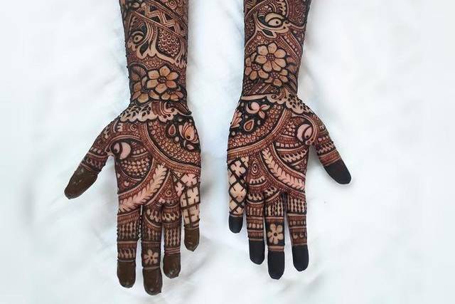 💙 ❤️🌸😍🍃💜💐✨ Henna Artist @hennatalesbybhumika Bookings open for 2024🌸  Dm to book your slots #henna #hennad... | Instagram