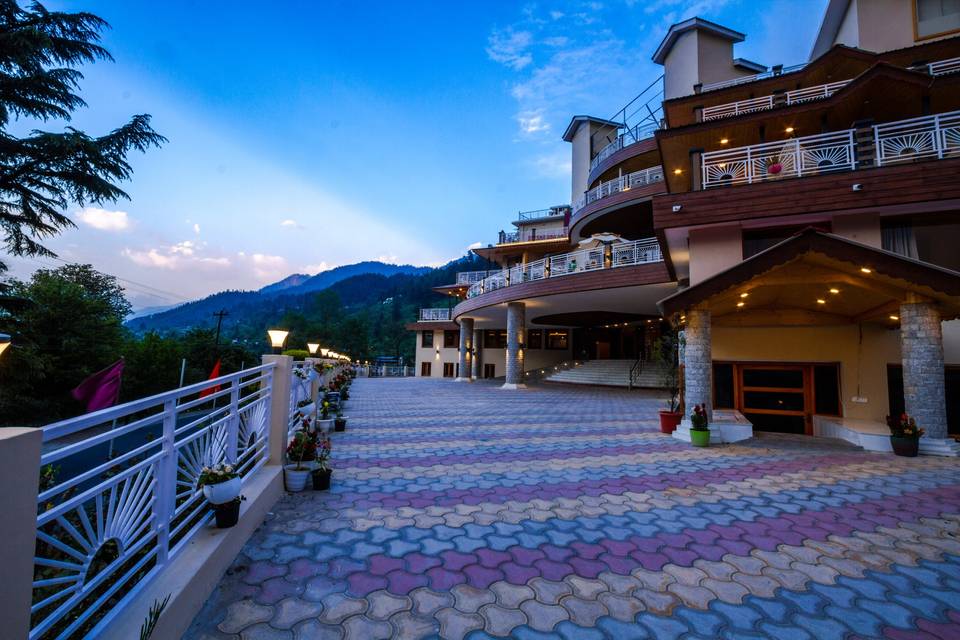 Anand Vardhan Resort