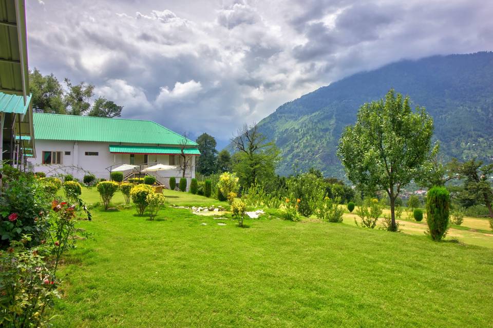 Anand Vardhan Resort