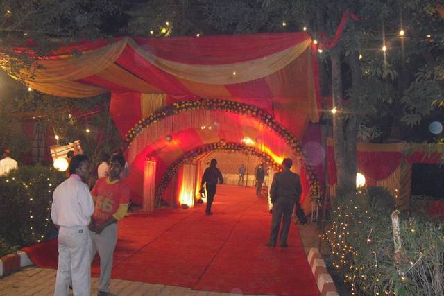 Silver Spoons Food & Caterers