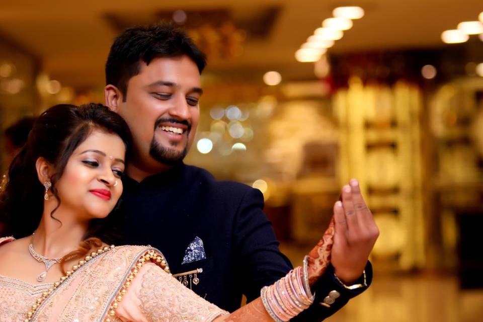 Couple: Akash x Vidhushi