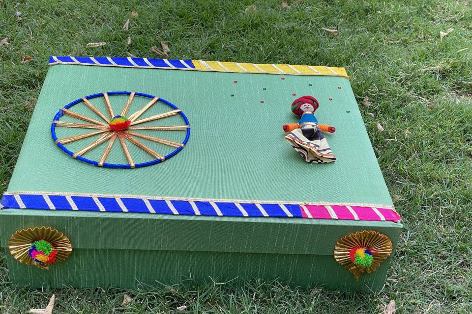 Holi box