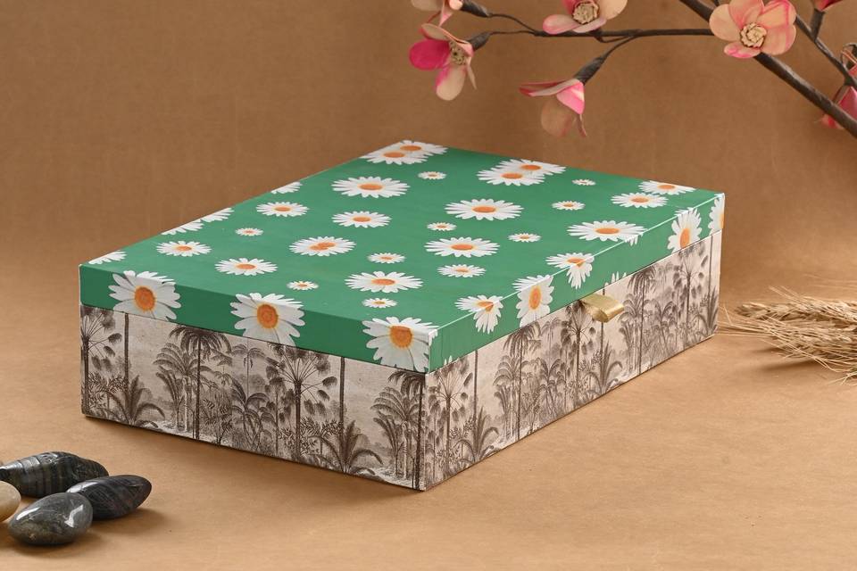 Contrast floral box