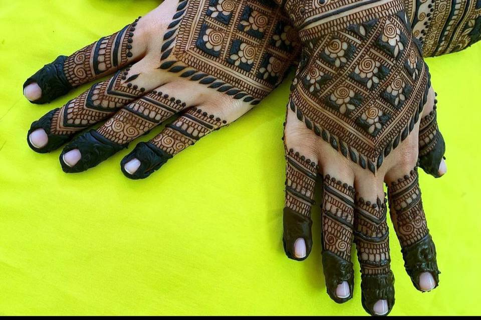 Ganga Mehandi Designer