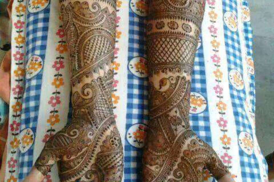 Ganga Mehandi Designer