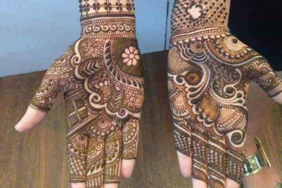 Ganga Mehandi Designer