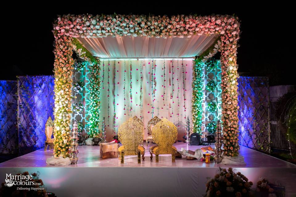 Elegant Mandap Décor