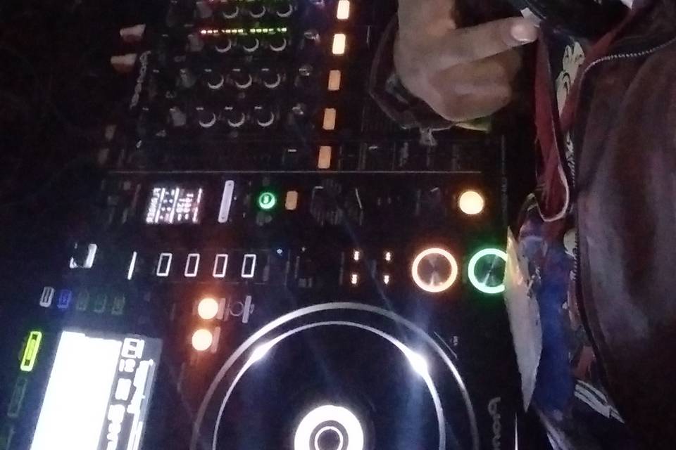 DJ LN