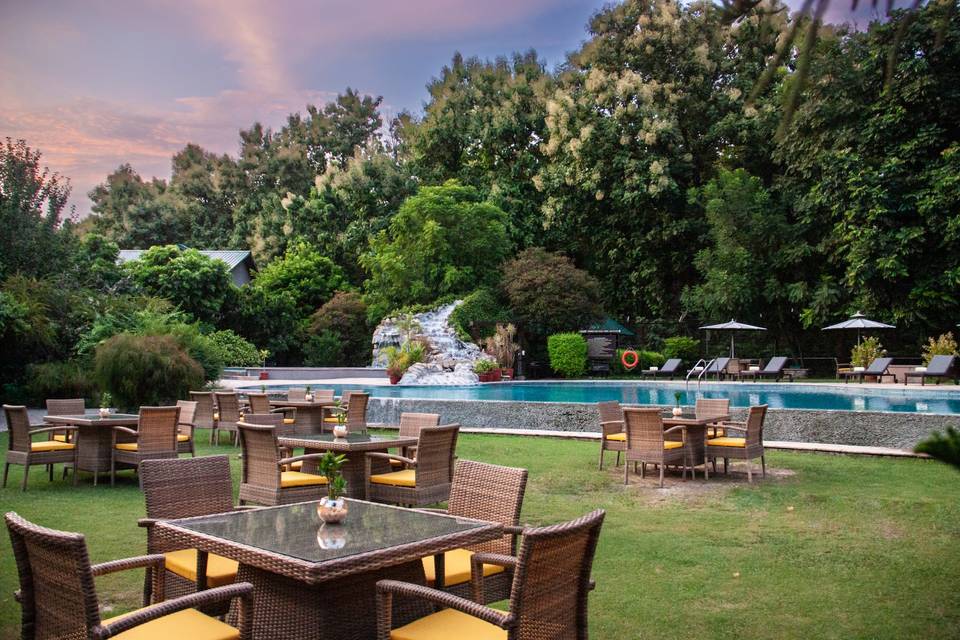 Restaurant by the pool