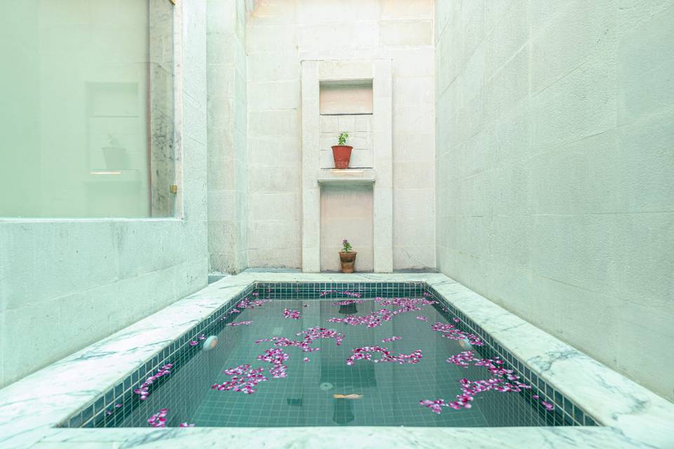 Plunge pool