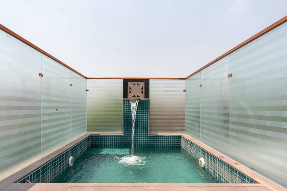 Plunge pool
