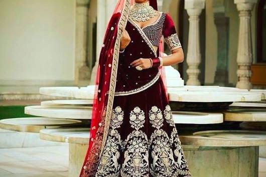 Plus Size Sarees: Fabrics Ideal for Plus Size Women – Glamwiz India