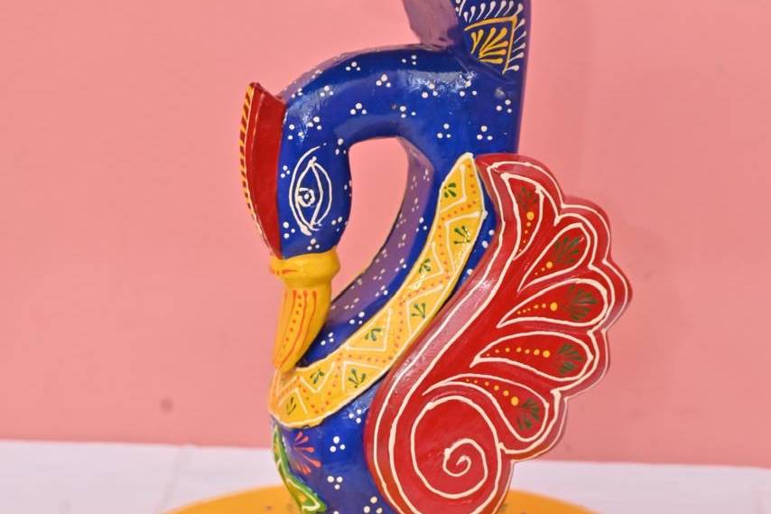 Wood painted hans stool