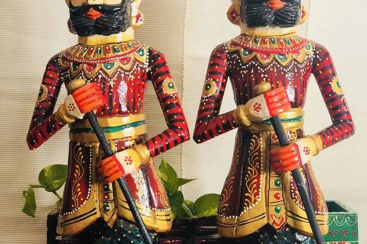 Wood chowkidar s/2
