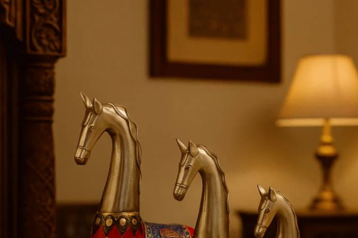Wood horse showpiece