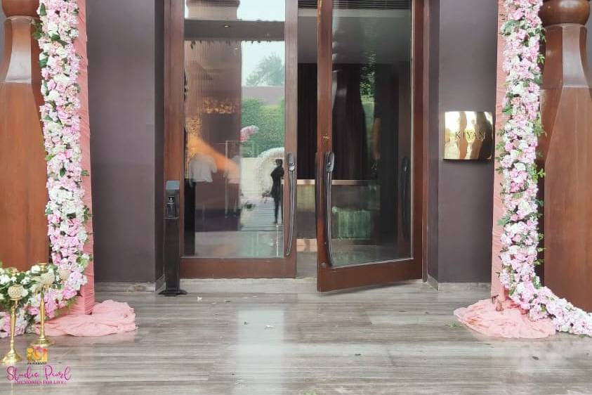 Entrance Decor