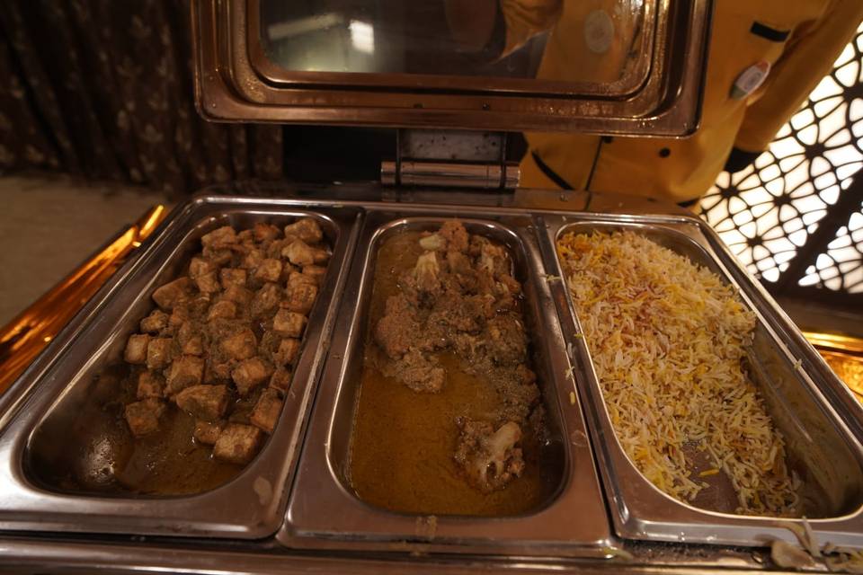 Delicious wedding catering men