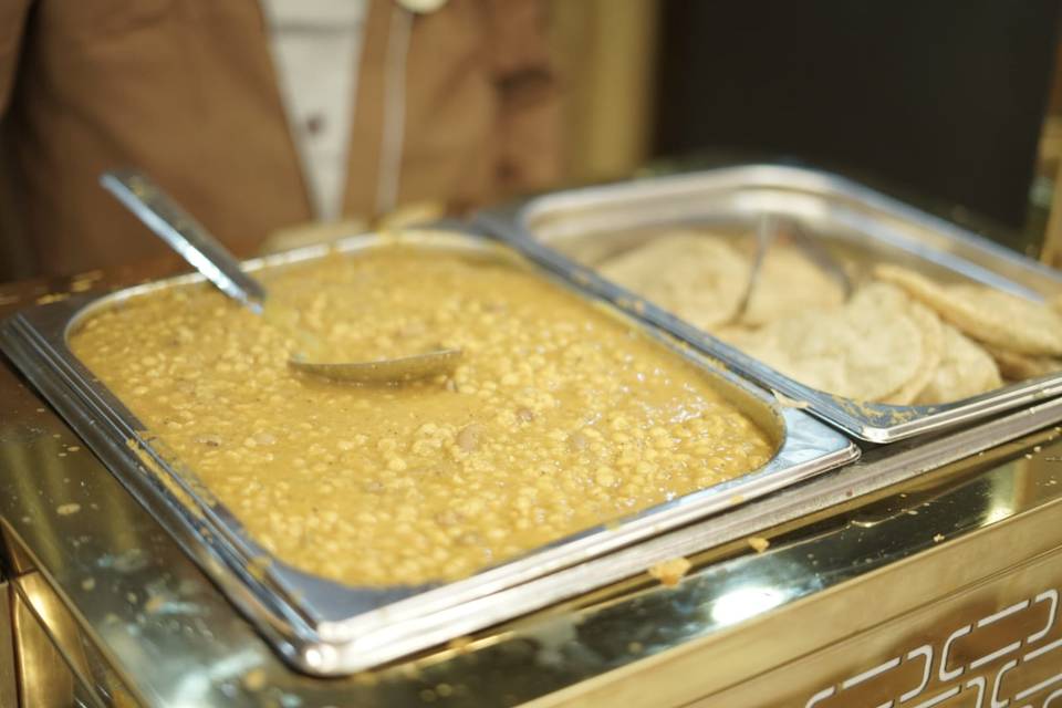 Delicious wedding catering men