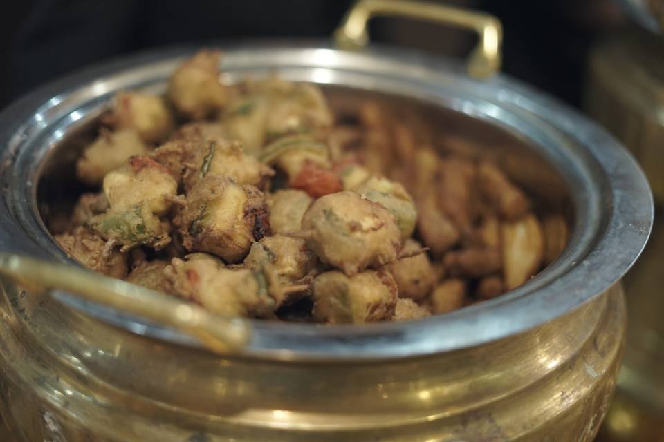 Delicious wedding catering men