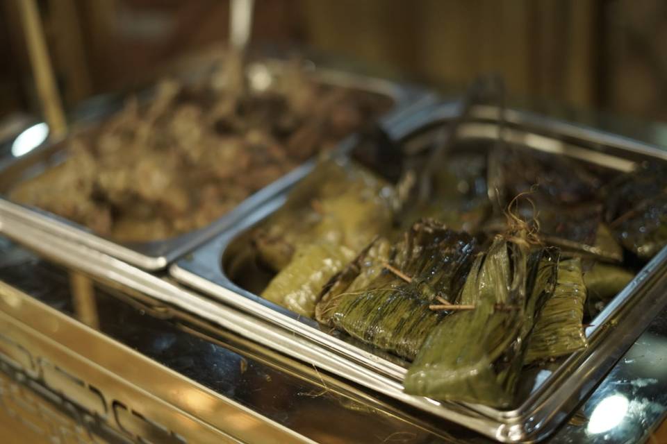 Delicious wedding catering men