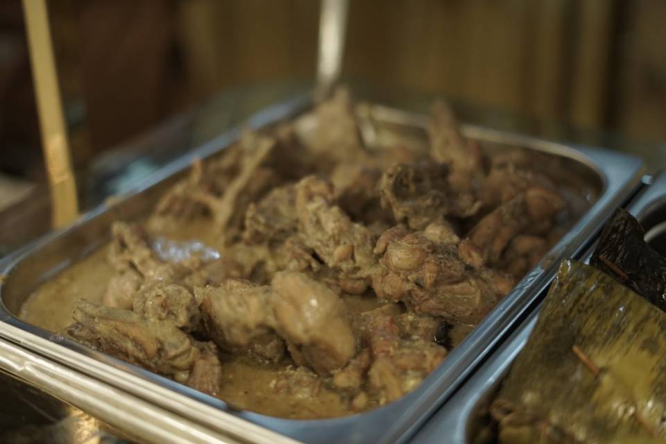 Delicious wedding catering men