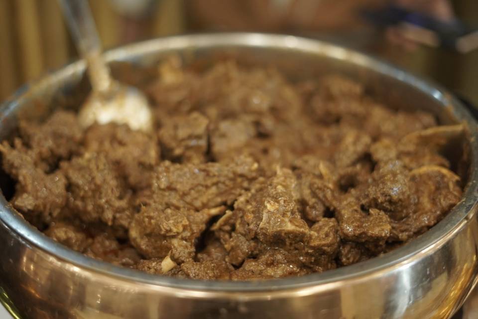 Delicious wedding catering men