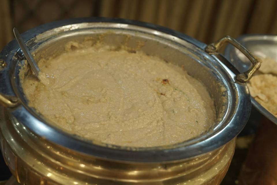 Delicious wedding catering men