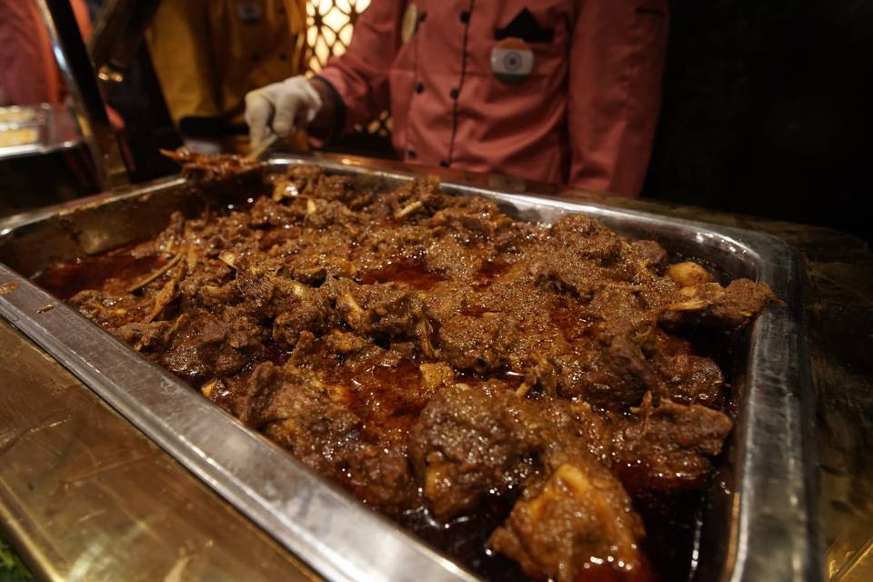 Delicious wedding catering men