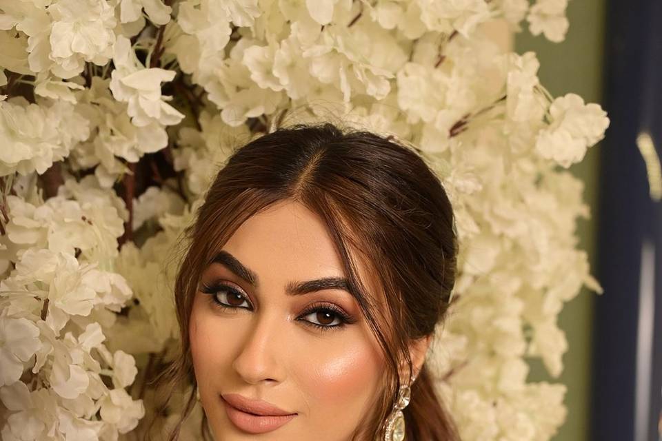 Saniya Hameed Makeup Artist