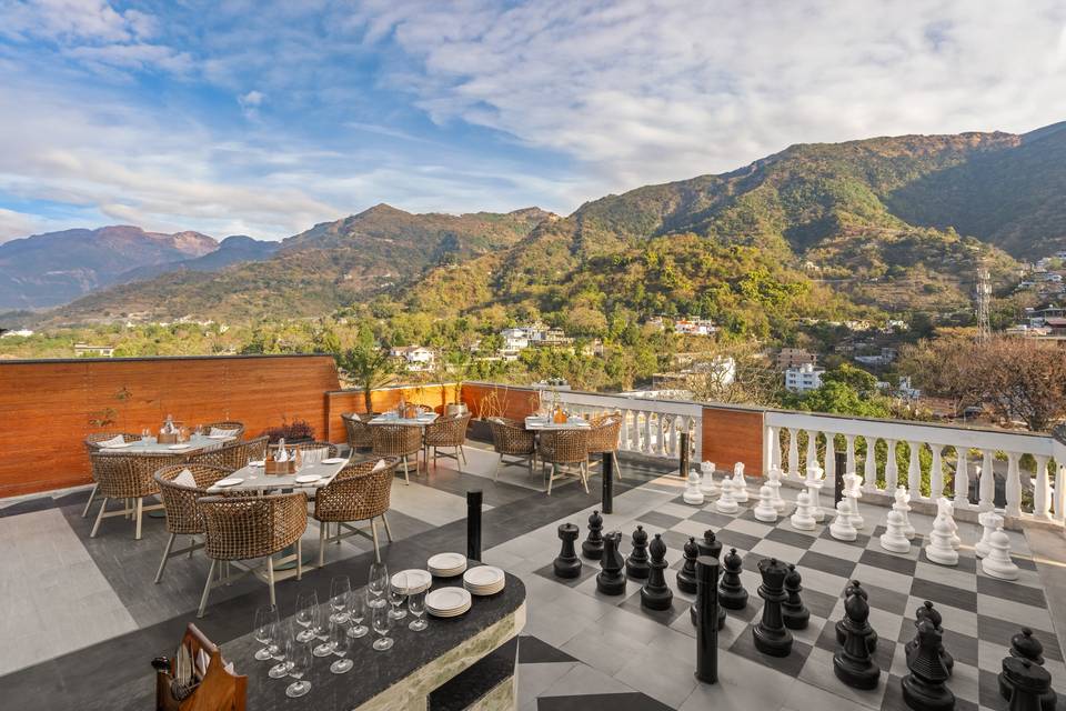 Rooftop bar & grill