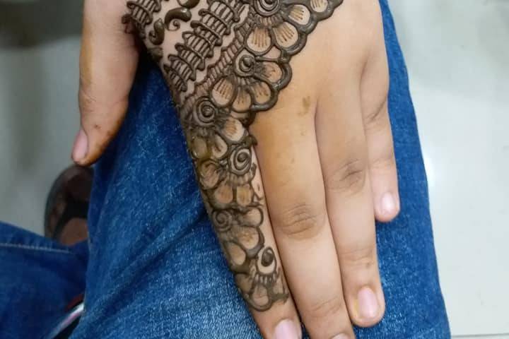 Shekhar Dubey Mehandi and Tattoos Arts