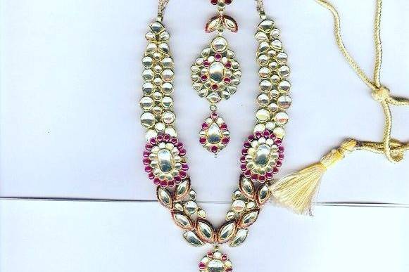 Necklace & earrings