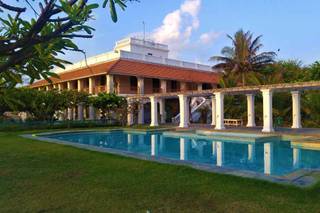 The Bungalow on the Beach - 17th Century