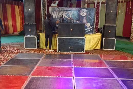 Vicky DJ