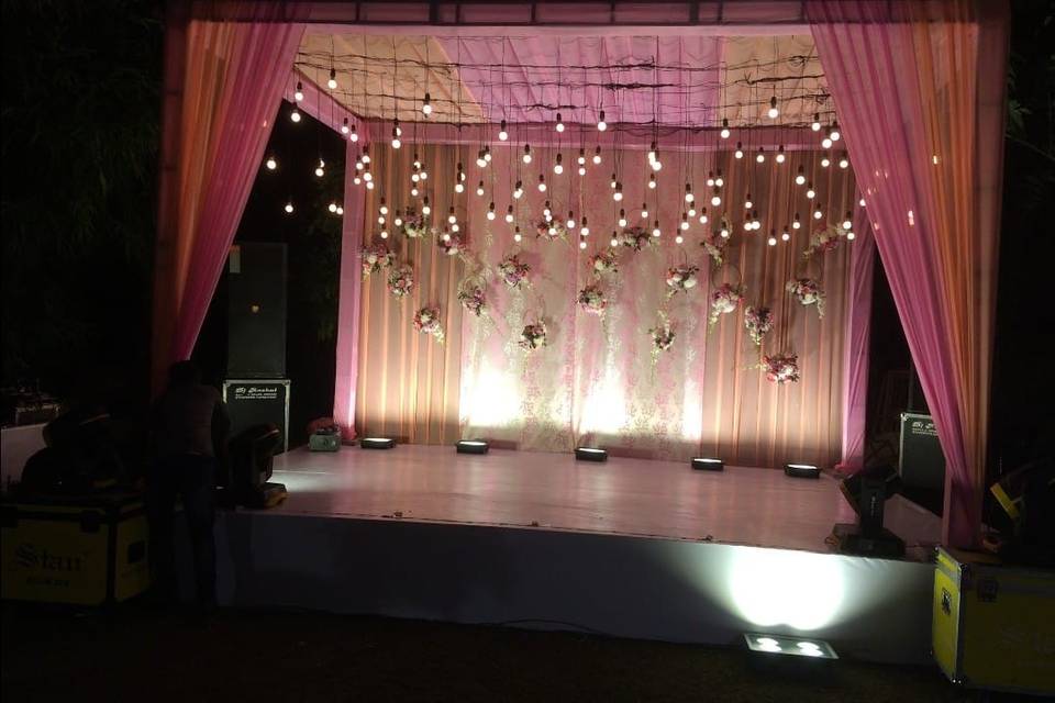 Cocktail stage