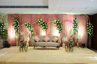 Saltstayz Premier, Golf Course Road Sector 42