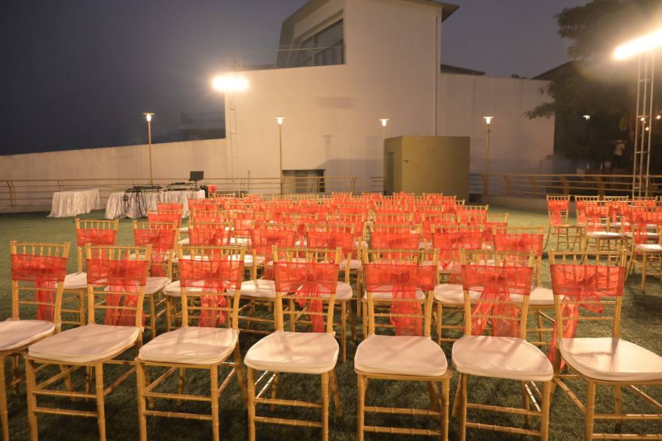 Chair with bows