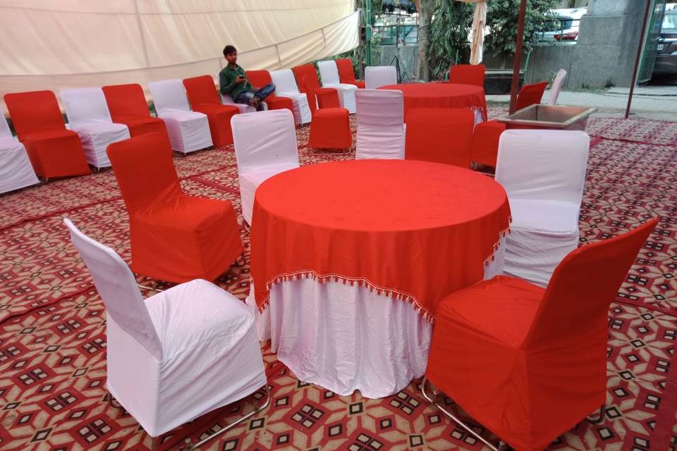 Round Table Seating & Table Decor