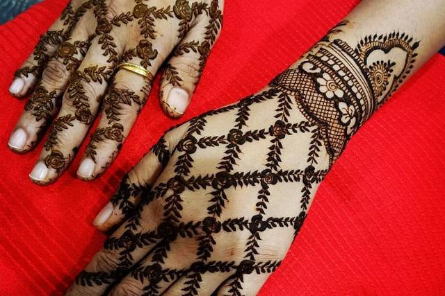 Bride mehendi 💕🌿😍😘 Beautiful Bride... - Mayuri Mehandi Arts | Facebook