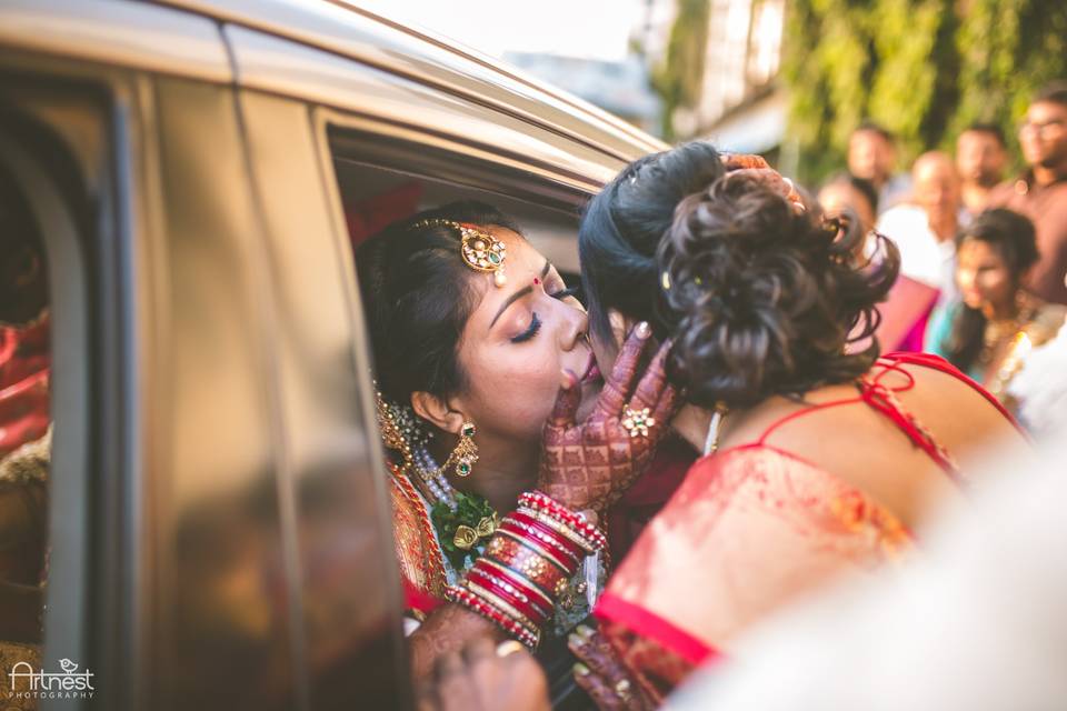 Bride during the Vidaai