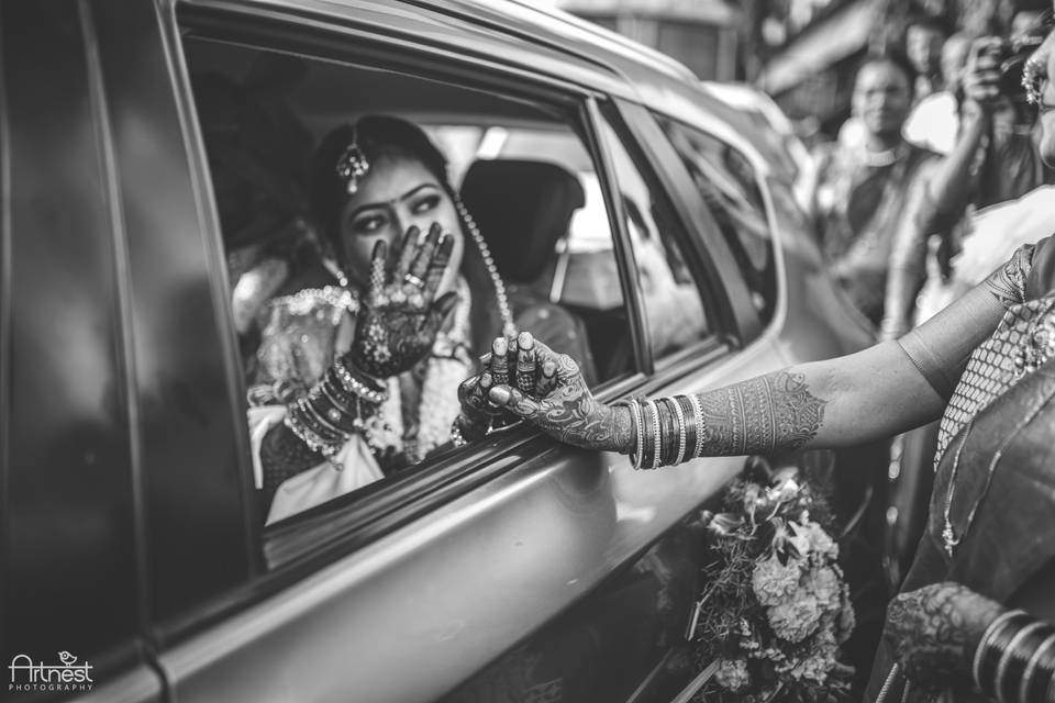 Bride during the Vidaai