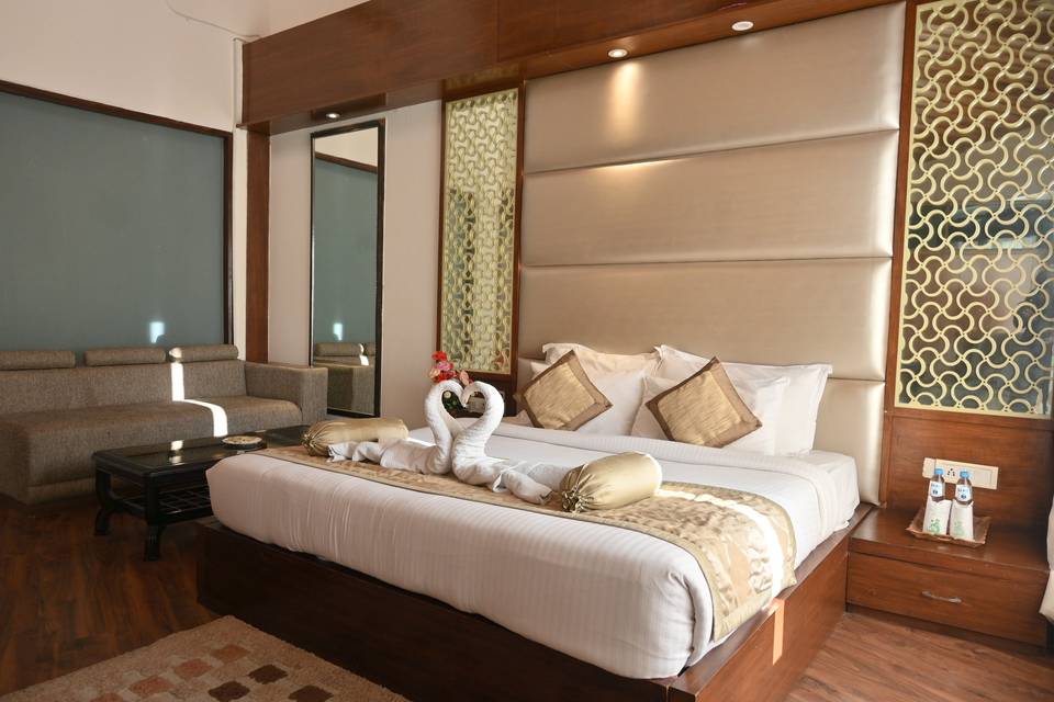 EXECUTIVE ROOM