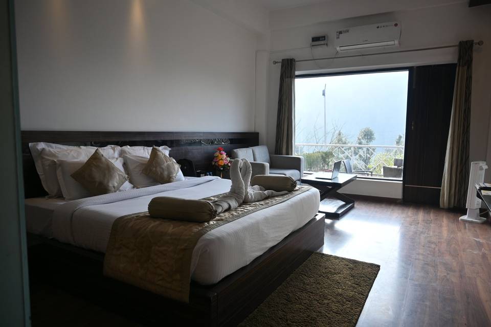 DELUXE ROOM