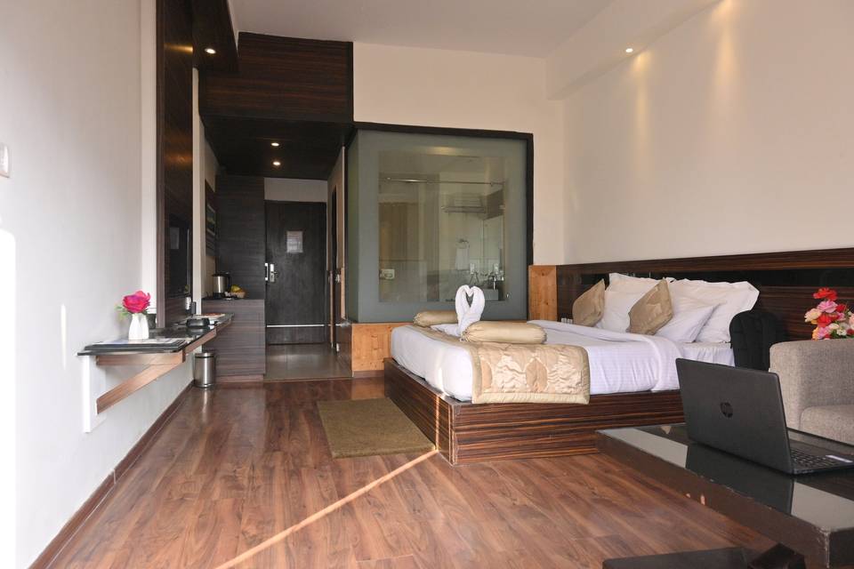 DELUXE ROOM