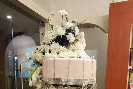 Magnolia cake, Cake craft guides Wedding Cakes and Sugar - CakesDecor